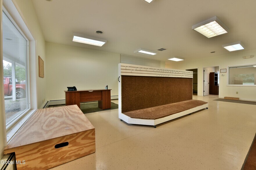 More Photos Of 410 Ridge Rd, Broadalbin Freestanding For Sale