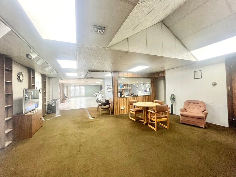 More Photos Of 1941 El Camino Ave, Sacramento Flex For Sale