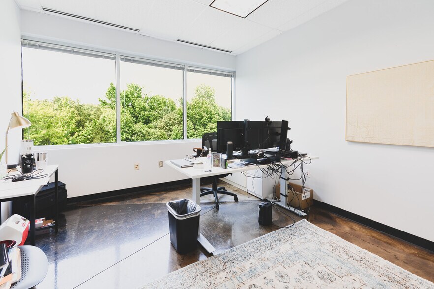 More Photos Of 17300 Chenal Pky, Little Rock Office For Lease