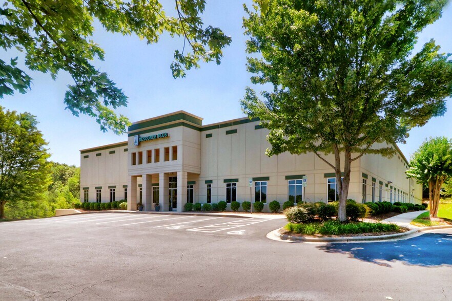 Primary Photo Of 160 Cedar Pointe Dr, Mooresville Flex For Sale