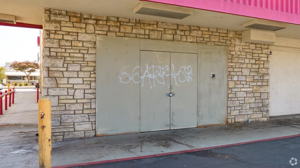 More Photos Of 10001 Paramount Blvd, Downey Storefront For Lease