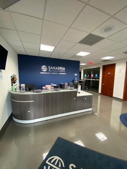 More Photos Of 10508 N Kendall Dr, Miami General Retail For Lease