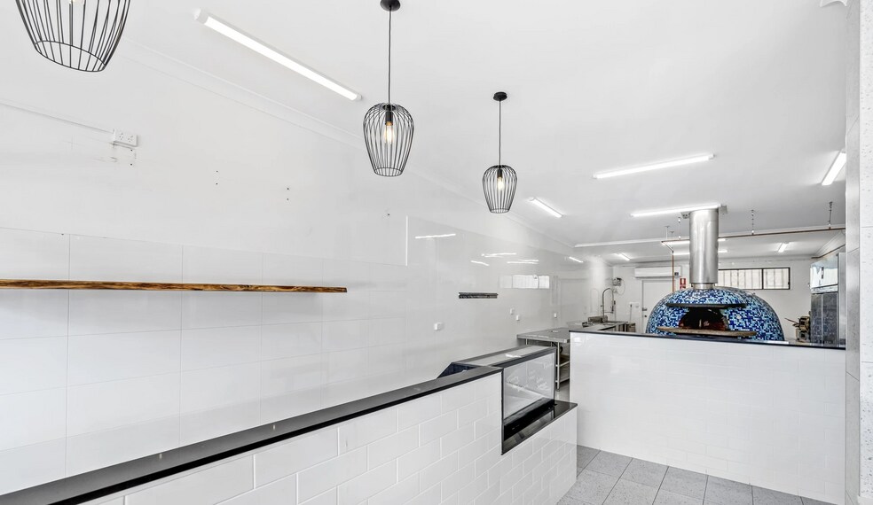 More Photos Of 152-154 Lakedge Ave, Berkeley Vale Storefront For Lease