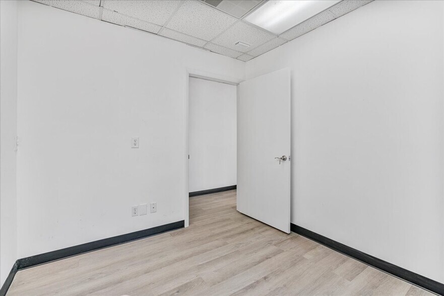 More Photos Of 7733 W Newberry Rd, Gainesville Office For Sale