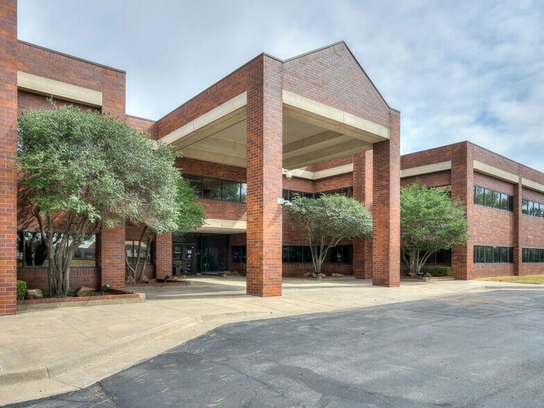 More Photos Of 7301 NW Expressway, Oklahoma City Office For Lease