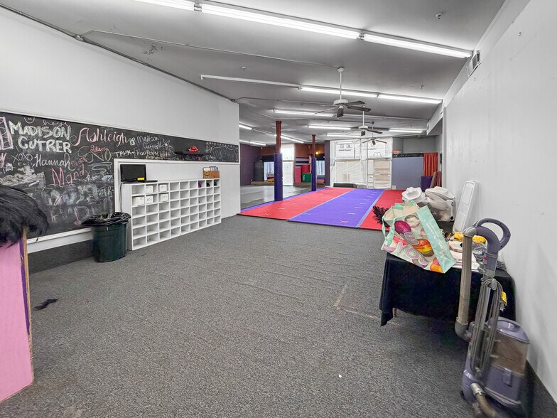 More Photos Of 102-104 Main St, Mccomb Storefront Retail Office For Sale