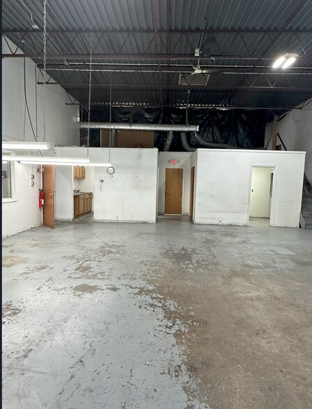 More Photos Of 195 S Fehr Way, Bay Shore Warehouse For Sale