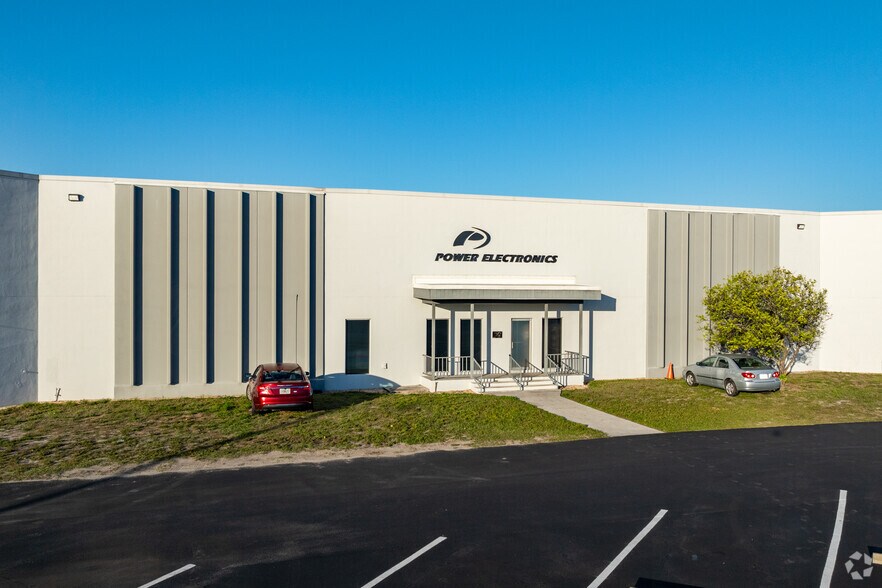 More Photos Of 9700-9704 Solar Dr, Tampa Warehouse For Lease