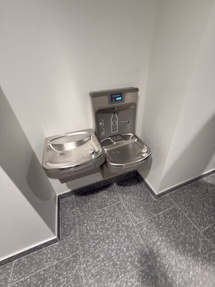 More Photos Of 730 Holiday Dr, Pittsburgh Office For Lease