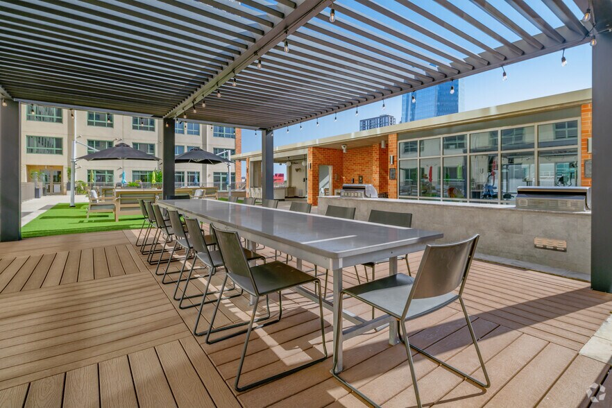 More Photos Of 100 N Santa Rosa St, San Antonio Apartments For Lease