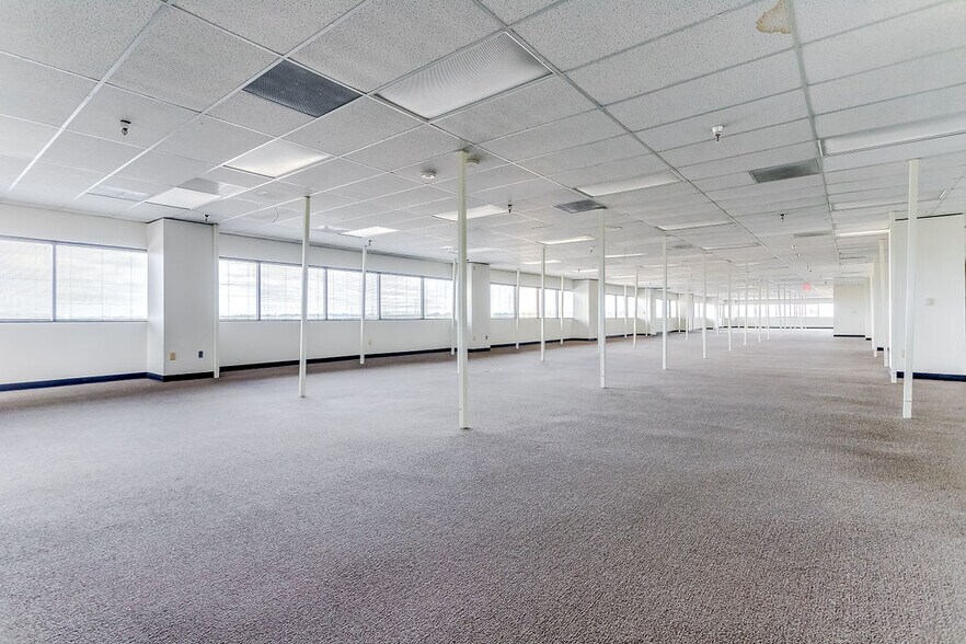 More Photos Of 2350 Valley View Ln, Dallas Loft Creative Space For Lease