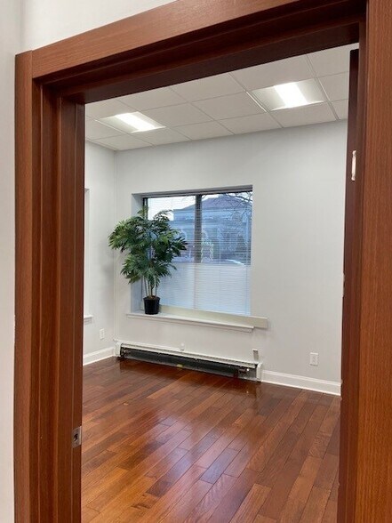 More Photos Of 1527 Franklin Ave, Mineola Office For Lease