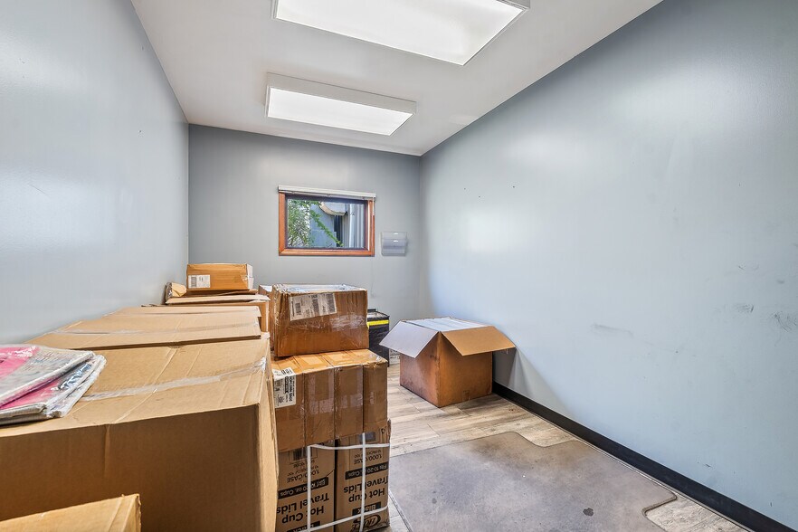 More Photos Of 555 Country Club Rd, Dallas Warehouse For Sale