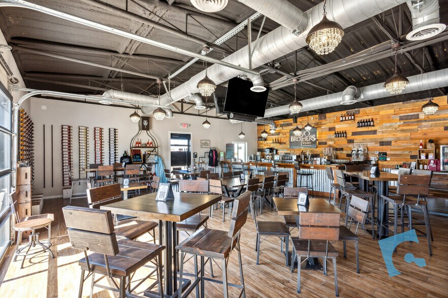 More Photos Of 110 Lamar St, Keller Freestanding For Sale