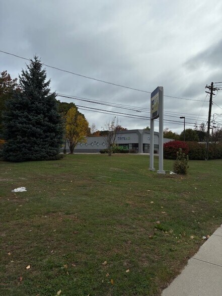 More Photos Of 605 N Colony Rd, Wallingford Freestanding For Lease