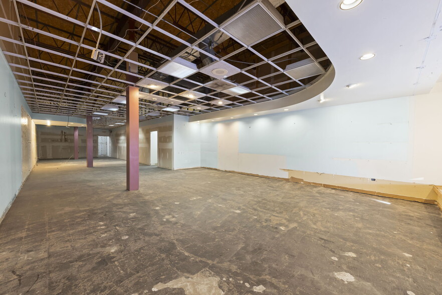 More Photos Of 111-123 Jefferson Ave, Naperville Storefront For Lease