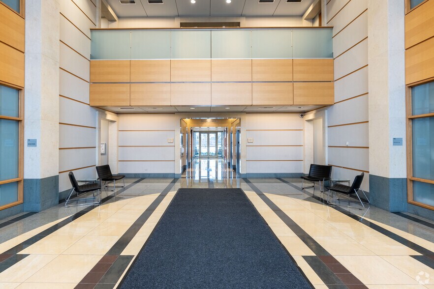 More Photos Of 2700 Patriot Blvd, Glenview Office For Lease