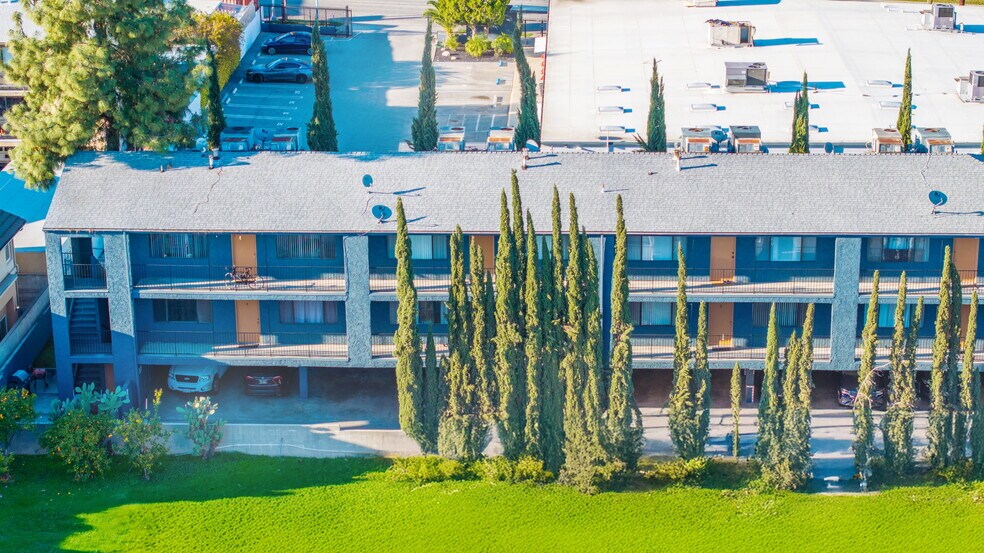 More Photos Of 113 N Grand Oaks Ave, Pasadena Apartments For Sale