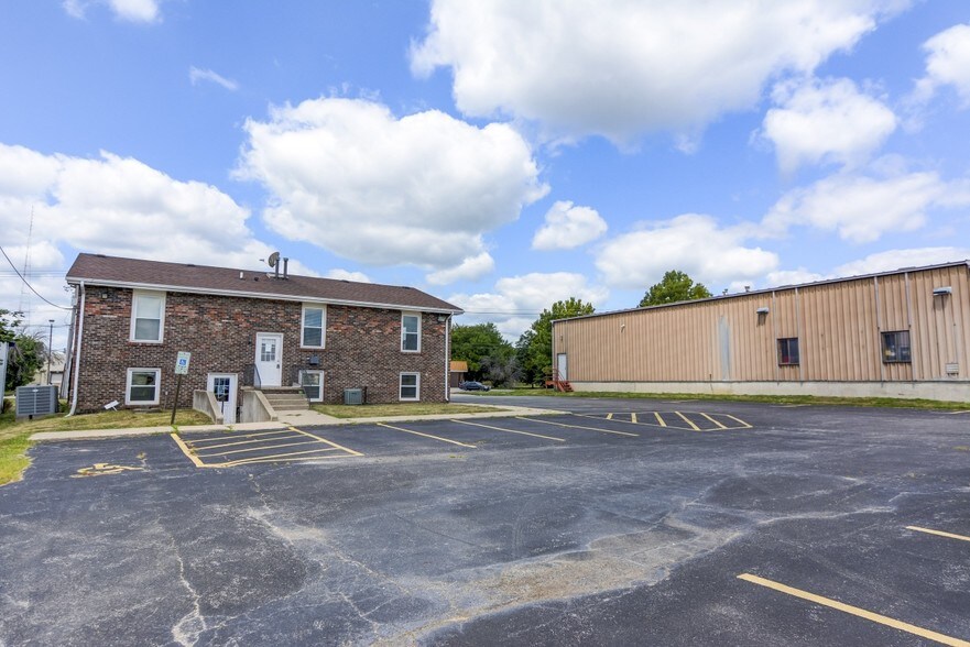 More Photos Of 3130 N Woodford St, Decatur General Retail For Sale