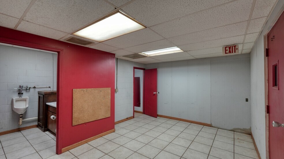 More Photos Of 120 Graham St, Zanesville Distribution For Lease