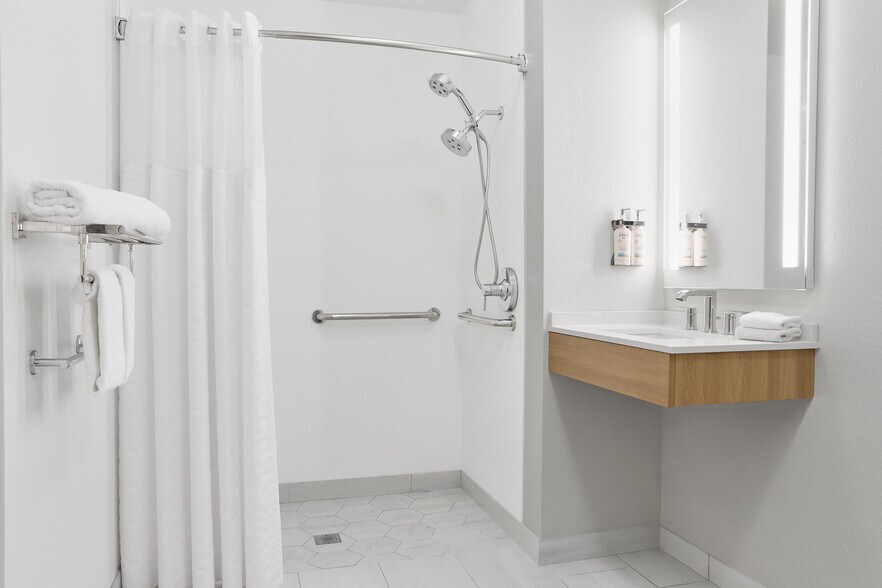 More Photos Of 300 W Romeo B Garrett Ave, Peoria Hotel For Sale
