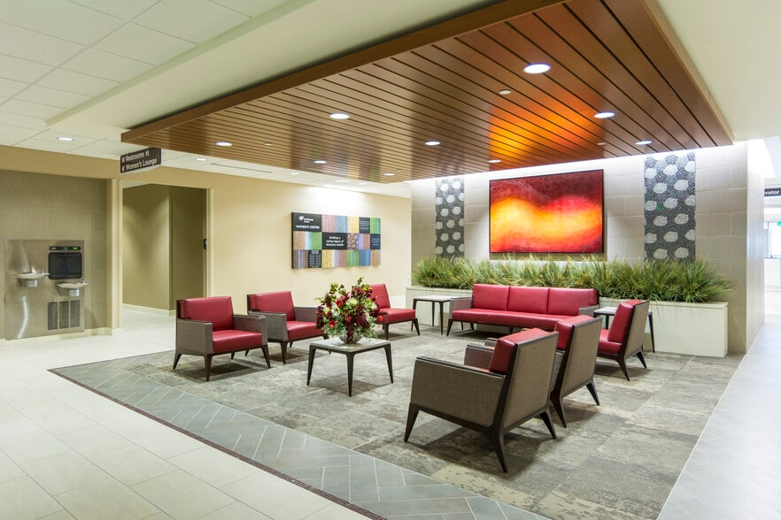 More Photos Of 13420 N Meridian St, Carmel Medical For Lease