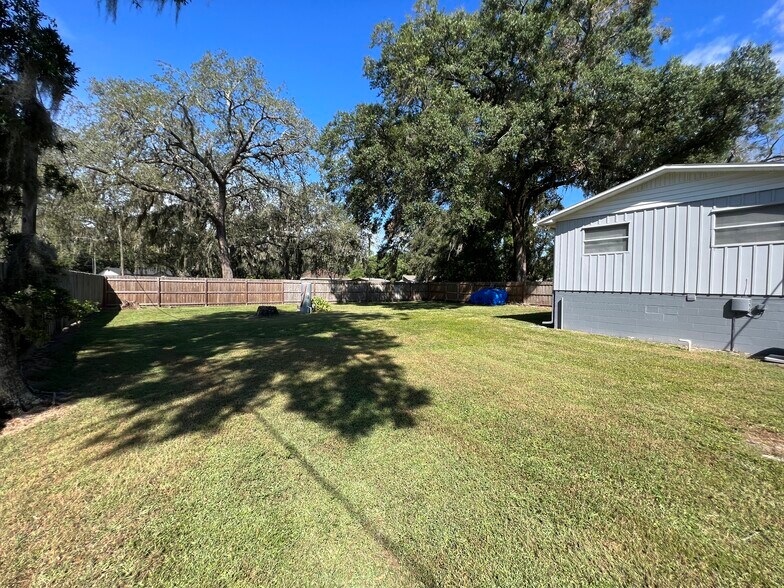 More Photos Of 505 Westbrook Ave, Brandon Office For Sale