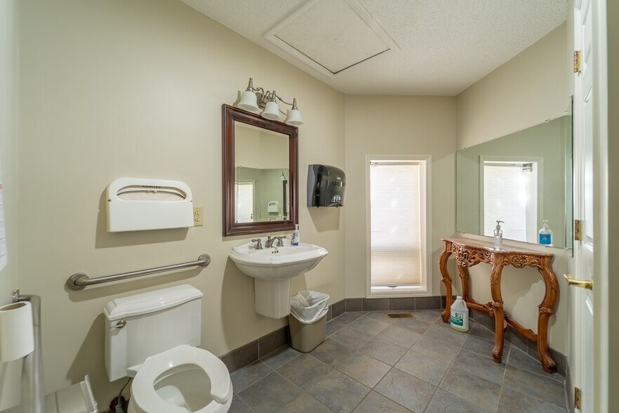 More Photos Of 9 Stewart St, Franklin Office For Sale
