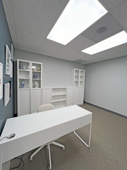 More Photos Of 2421 Corporate Center Dr, Granite City Office For Sale