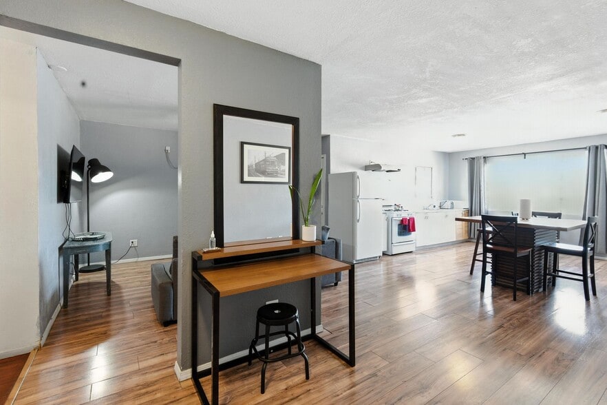 More Photos Of 5332 Beverly Blvd, Los Angeles Office Residential For Sale