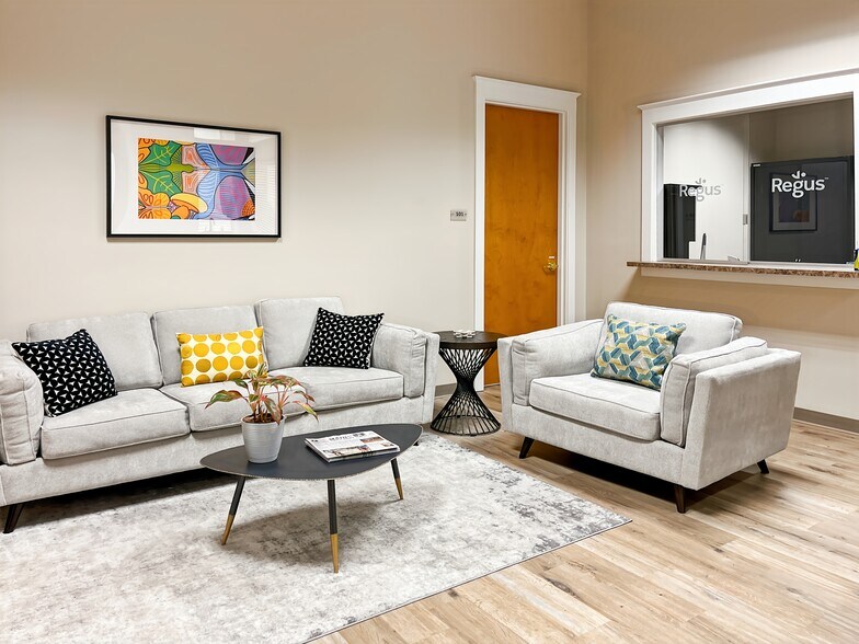 More Photos Of 300 E University Ave, Gainesville Coworking Space