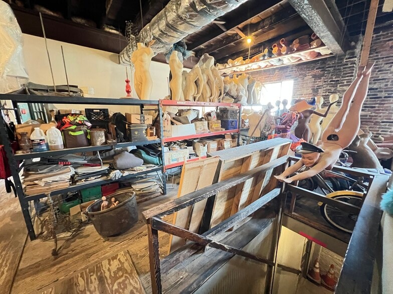 More Photos Of 1438-1442 Light St, Baltimore Showroom For Sale