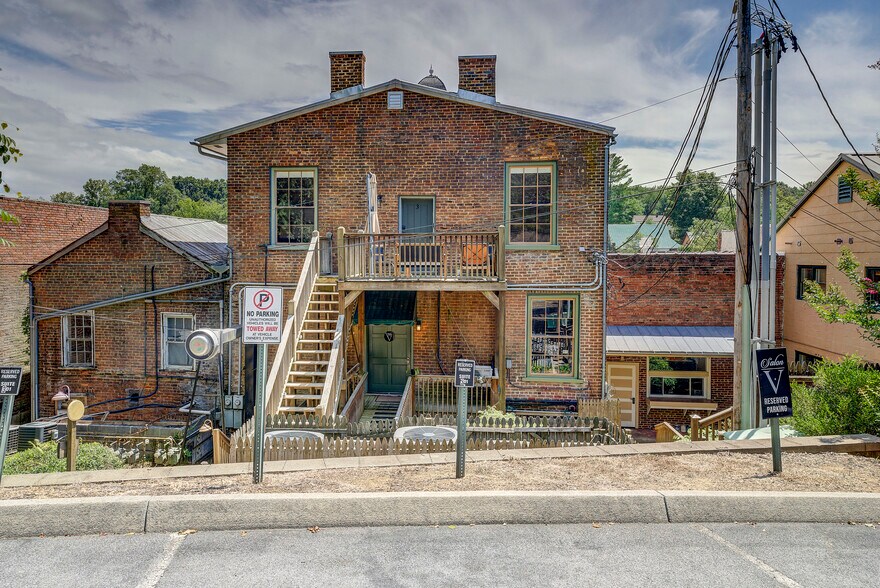More Photos Of 107 E Main St, Jonesborough Storefront For Sale