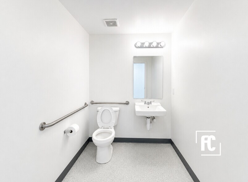 More Photos Of 4287-4303 SW High Meadows Ave, Palm City Light Manufacturing For Sale