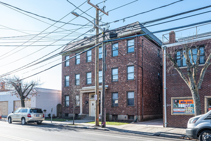 More Photos Of 203 Willis Ave, Mineola Apartments For Sale