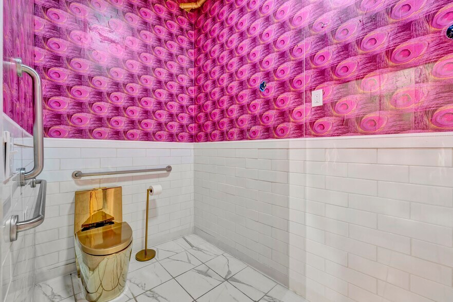 More Photos Of 122 W Main St, Florence Storefront For Sale