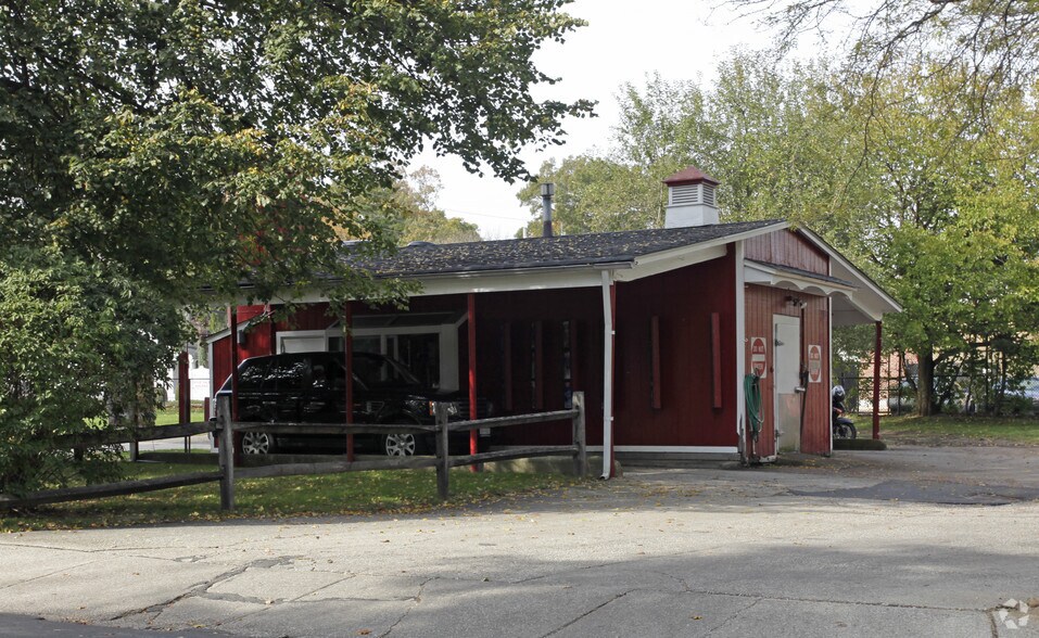 More Photos Of 295 Lake Ave, Saint James Convenience Store For Lease