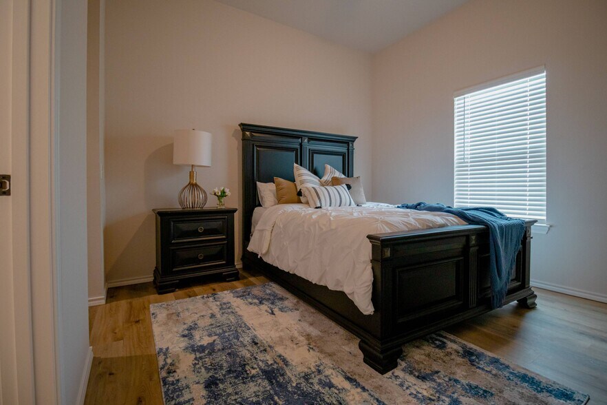 More Photos Of 20048 County Road 4118 Rd, Lindale Apartments For Sale