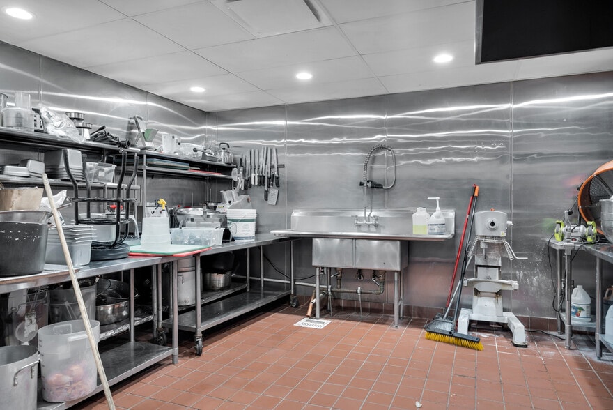 More Photos Of 345 W Foothill Blvd, Upland Restaurant For Sale