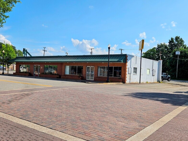 More Photos Of 11934 Centre St, Chester Freestanding For Lease