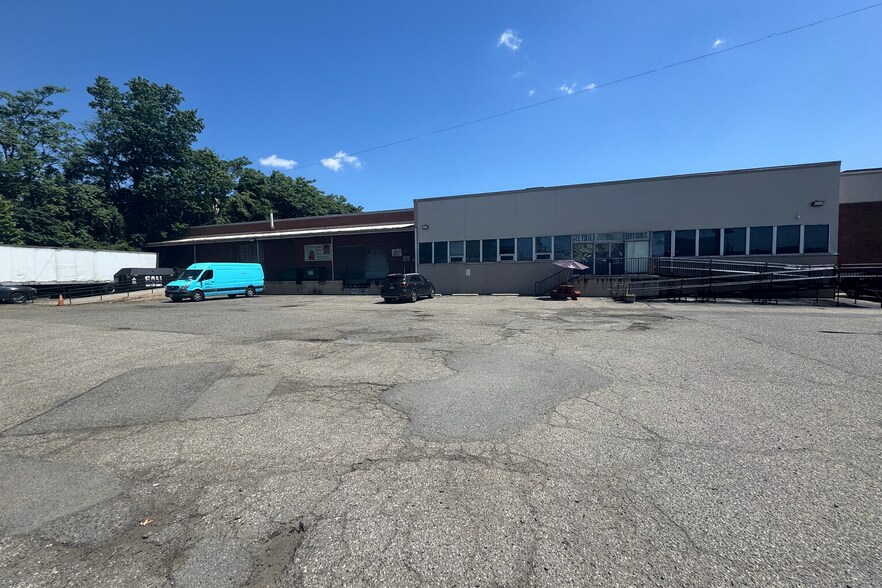 Primary Photo Of 350 Allwood Rd, Clifton Warehouse For Lease