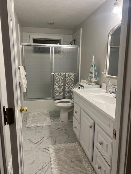 More Photos Of 574 Main St, Hyannis Storefront Retail Residential For Sale
