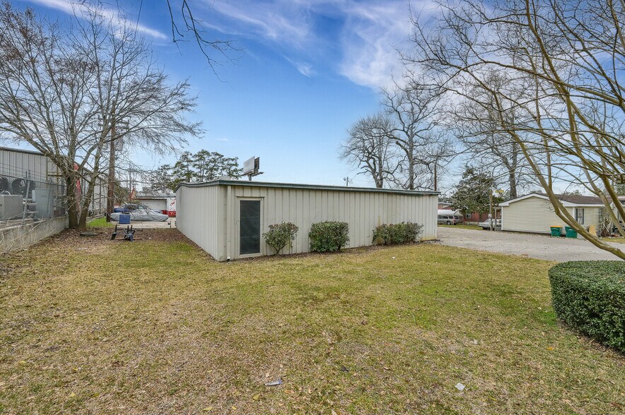 More Photos Of 1614 Frazier St, Conroe Light Distribution For Sale