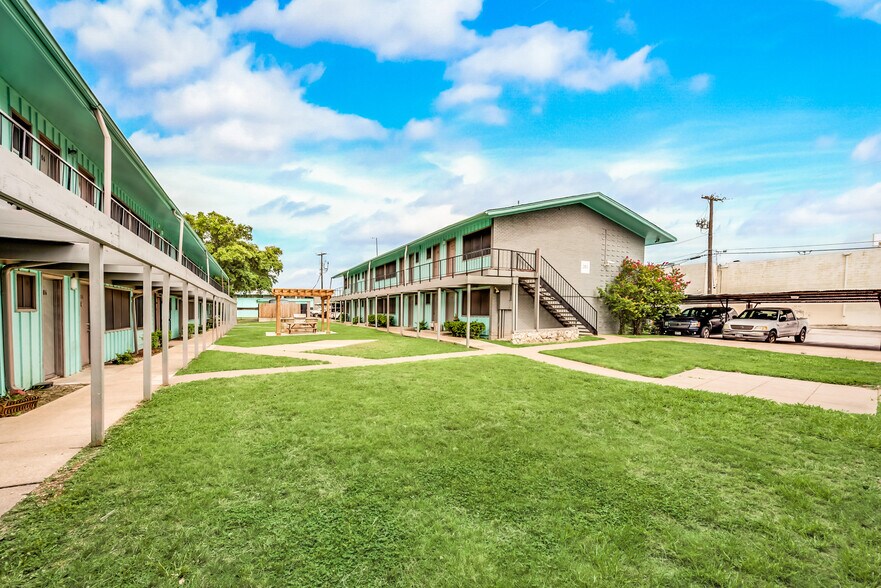 More Photos Of 3299 S Polk St, Dallas Apartments For Sale
