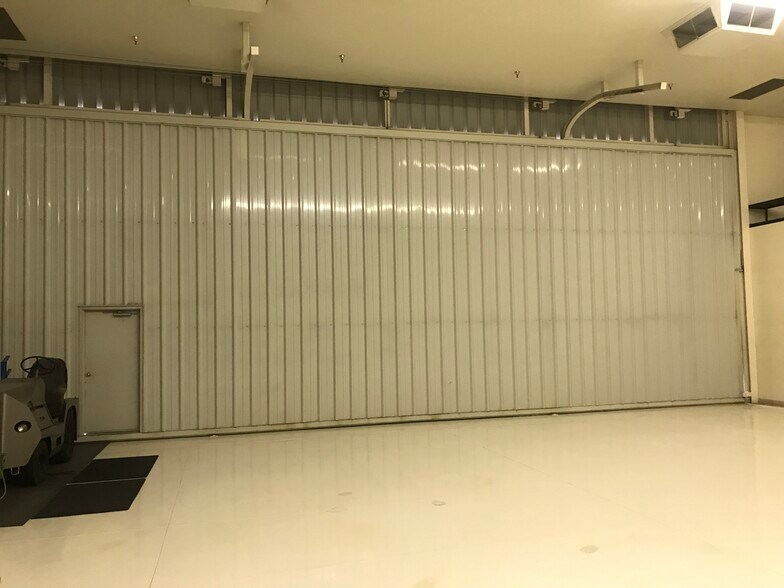More Photos Of 145 E Reno Ave, Las Vegas Airplane Hangar For Sale