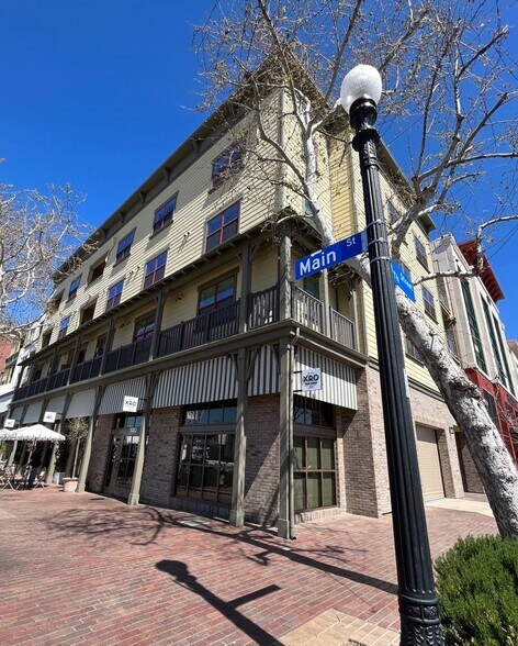 More Photos Of 24450 Main St, Newhall Unknown For Lease