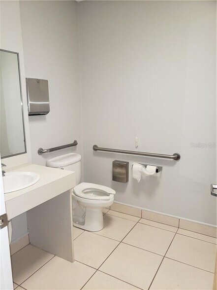 More Photos Of 616 E St, Clearwater Medical For Sale