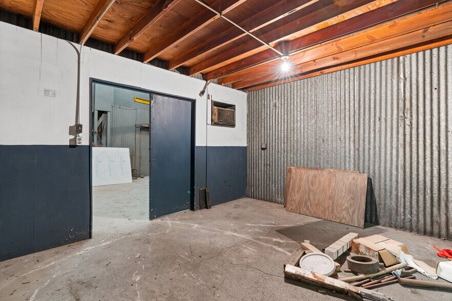 More Photos Of 3314 Carr St, Houston Manufacturing For Sale