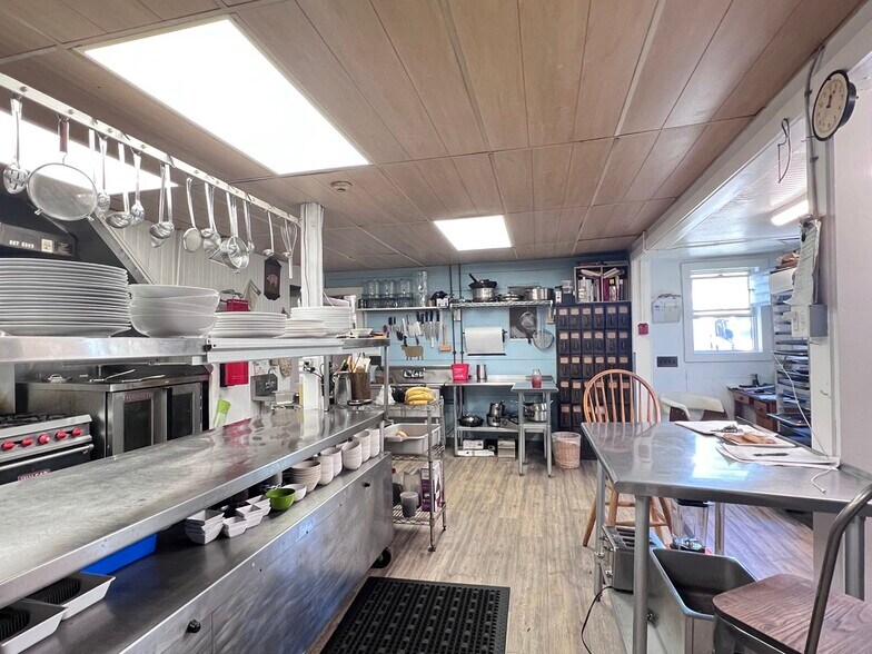 More Photos Of 3063 Bristol Rd, New Harbor Hospitality For Sale