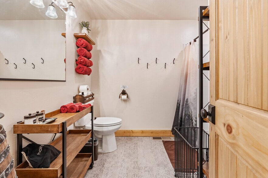 More Photos Of 417 Main St, Ashton Specialty For Sale